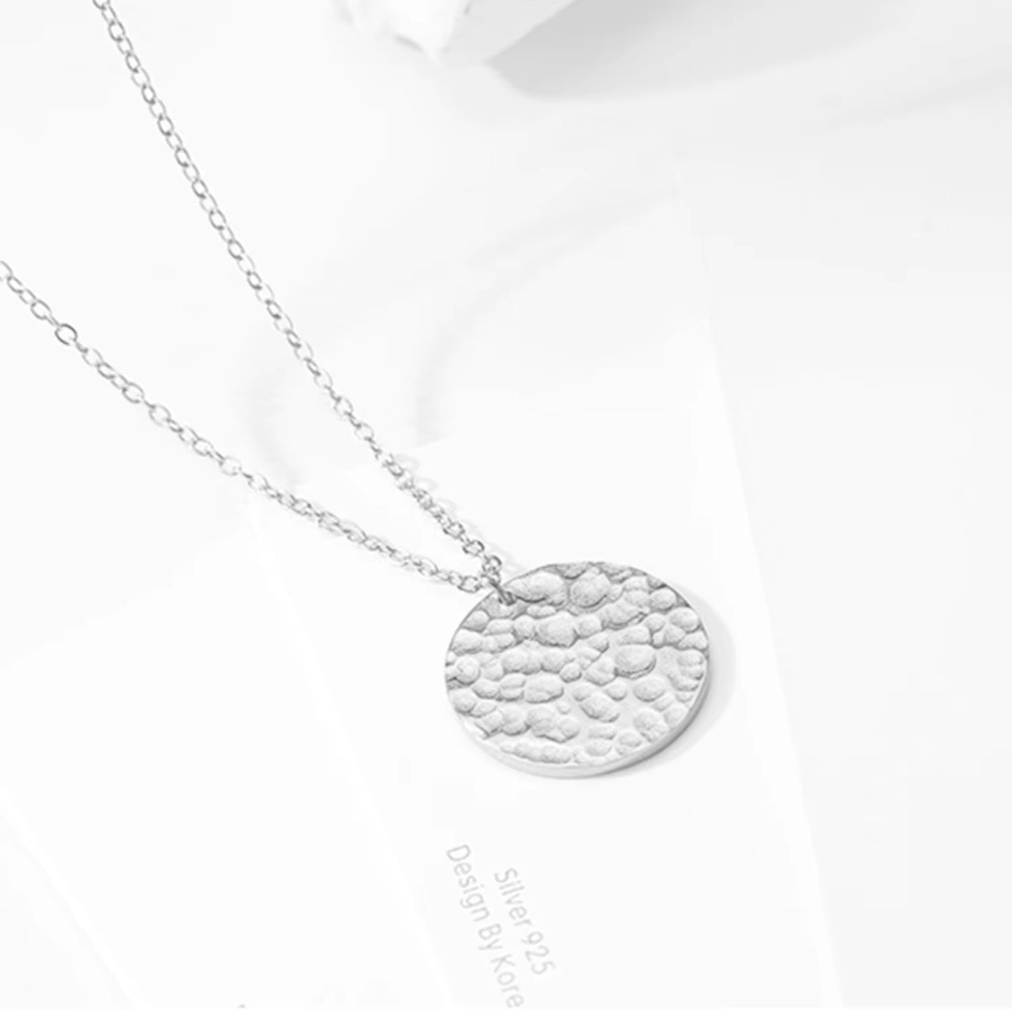 Modern European 316L Stainless Steel 15MM Hammered Disc Necklace for Women in Gold