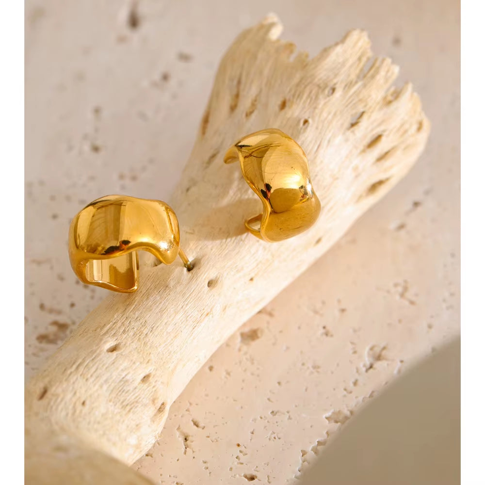 JINYOU 1060 Waterproof Stainless Steel Minimalist 18K Gold Plated Smooth Hoop Earrings for Everyday Wear